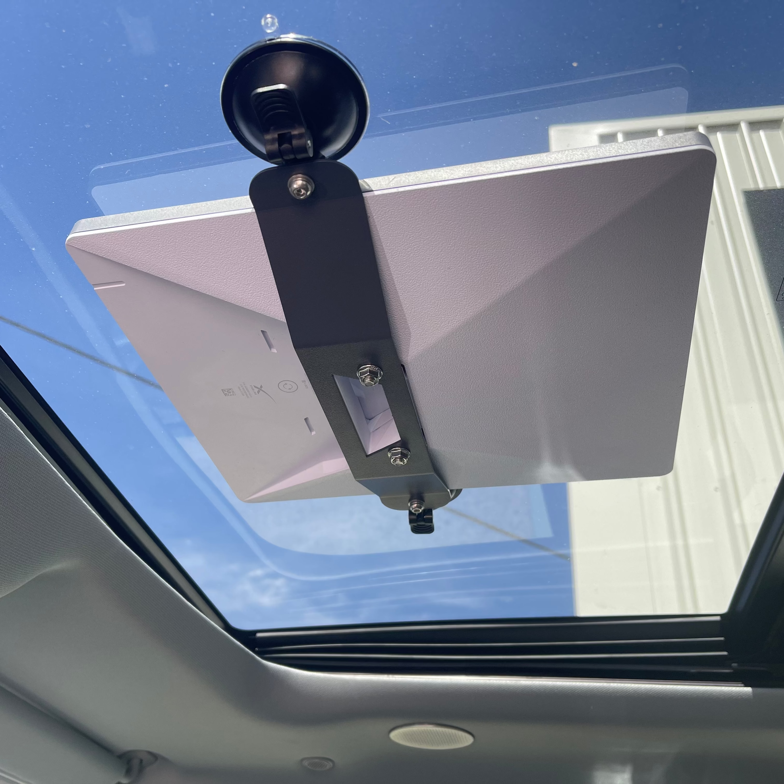 Starlink Mini Suction Cup Windscreen Mount – High-Adhesion Glass Mount Spacetek mounted on roof window