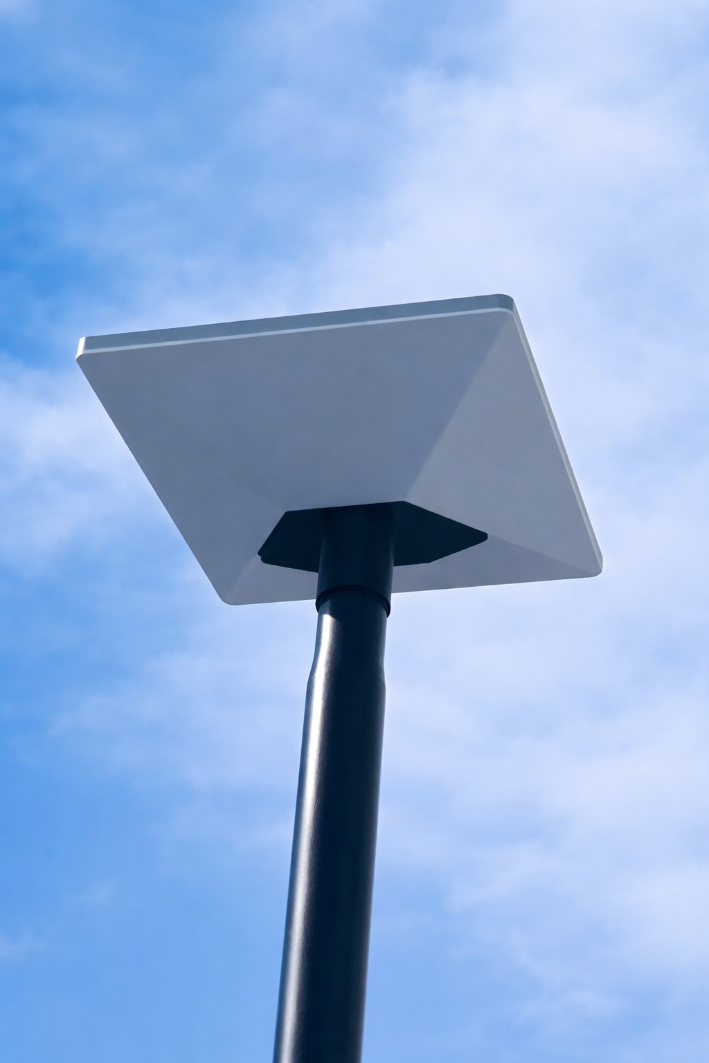 Starlink Mini mounted on Spacetek Carbon fibre pole against sky background.