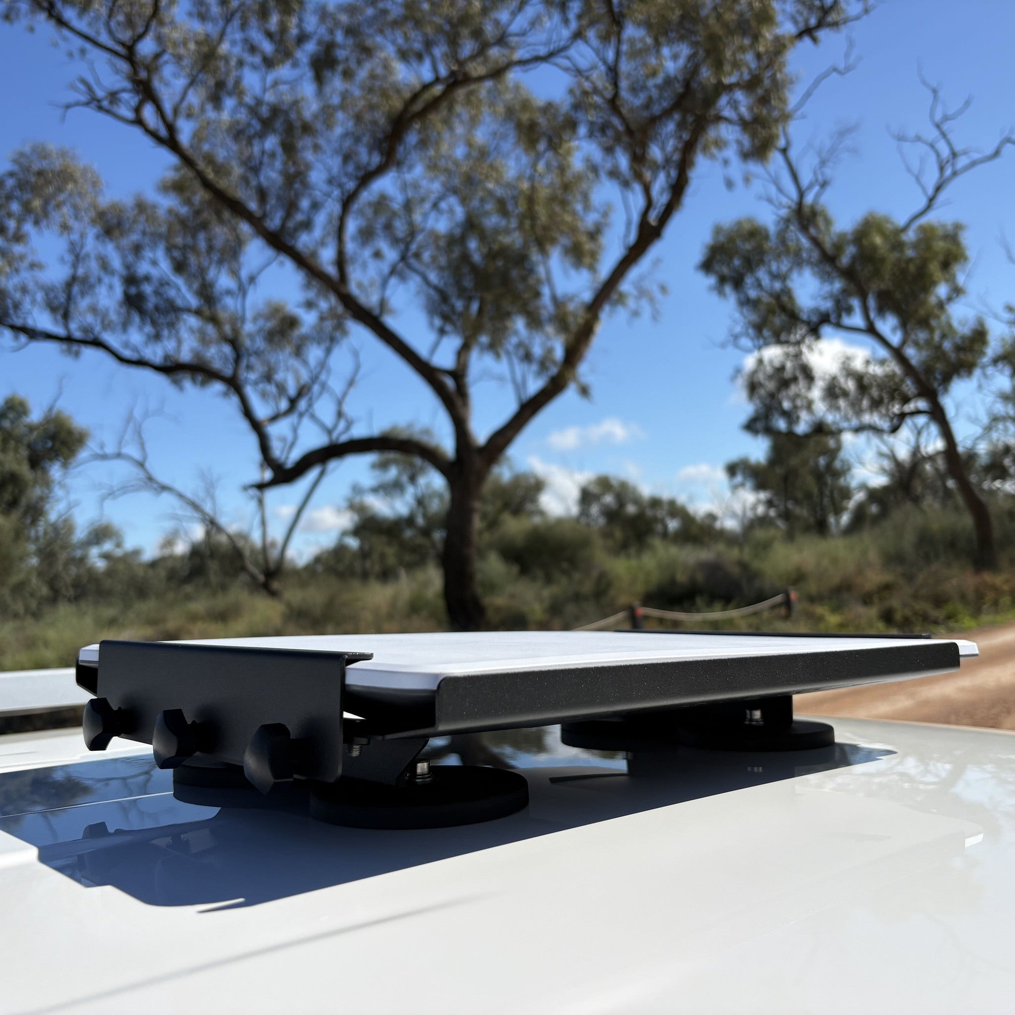 Close-up of 87mm rubber-foot magnets on the Starlink V5 Robust Magnetic Roof Mount